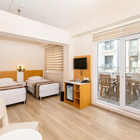 Otel Baron & 4*